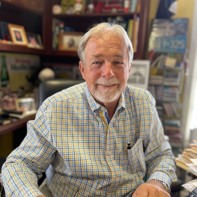 dick-beyer-behind-desk